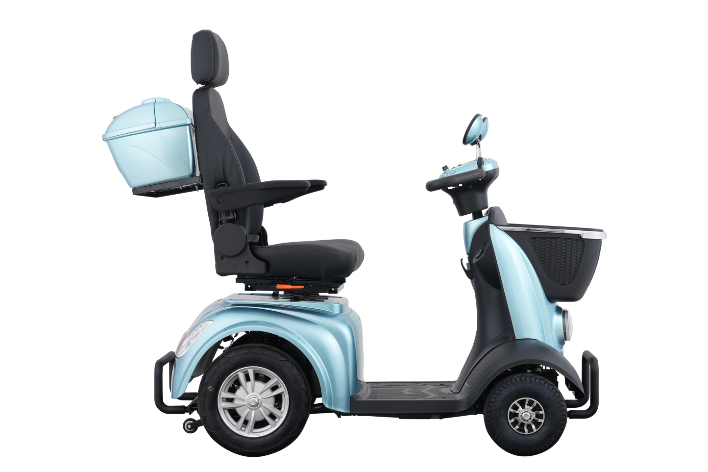 Front Basket: Removable wire front basket on the Avantis Traveller for quick-access items.