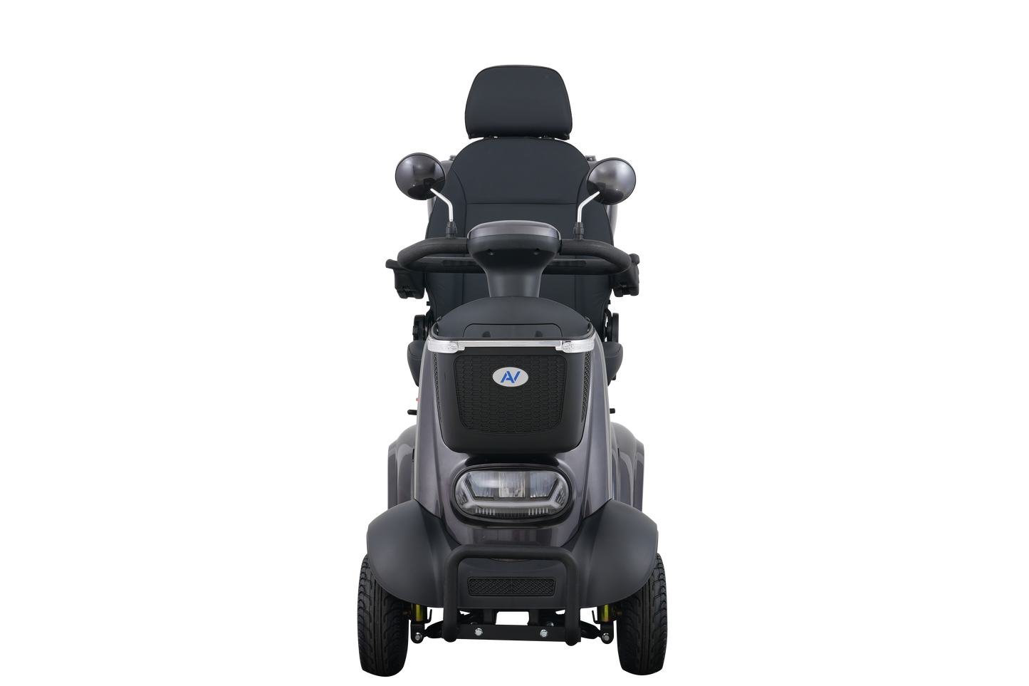 Ergonomic handlebars of the Avantis Traveller with easy-to-use throttle and brake levers.